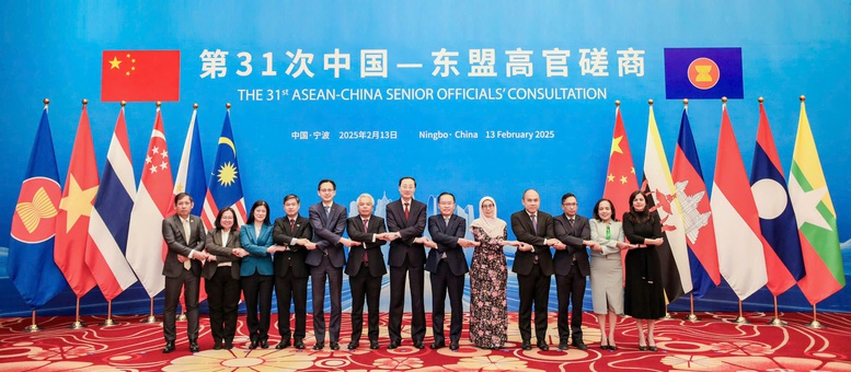 Thứ trưởng Bộ Ngoại giao Lê Thị Thu Hằng tiếp Thứ trưởng Bộ Quốc phòng Canada Stefanie Beck